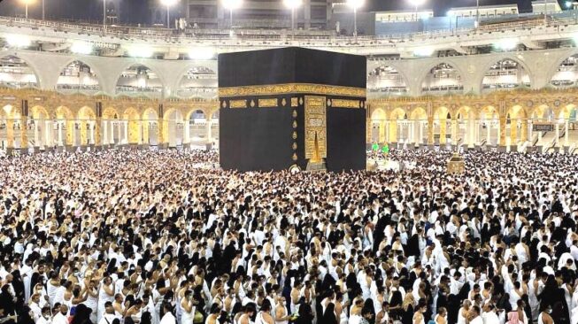 Suasana Tawaf Umroh selama bulan Ramadhan di Masjidil Haraam
